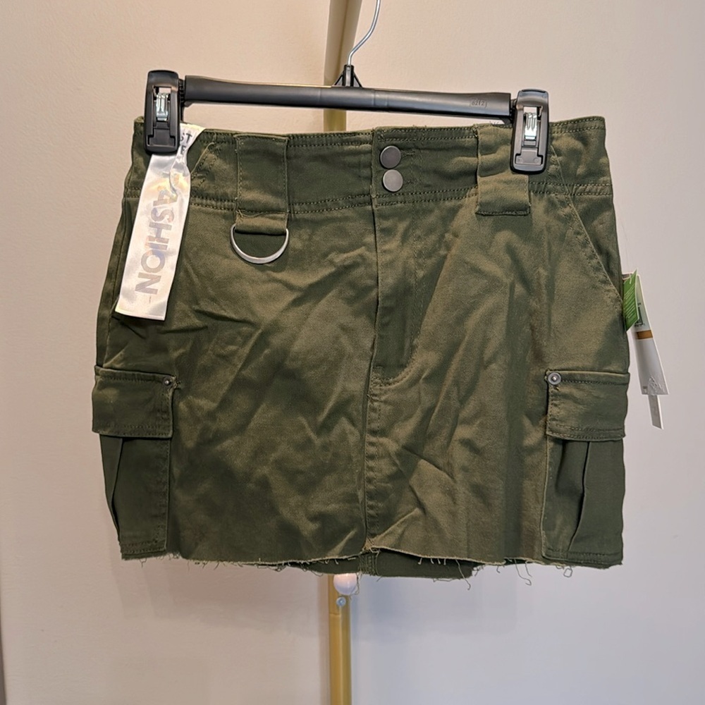 Tinseltown olive drab green cargo mini skirt NWT 3/26